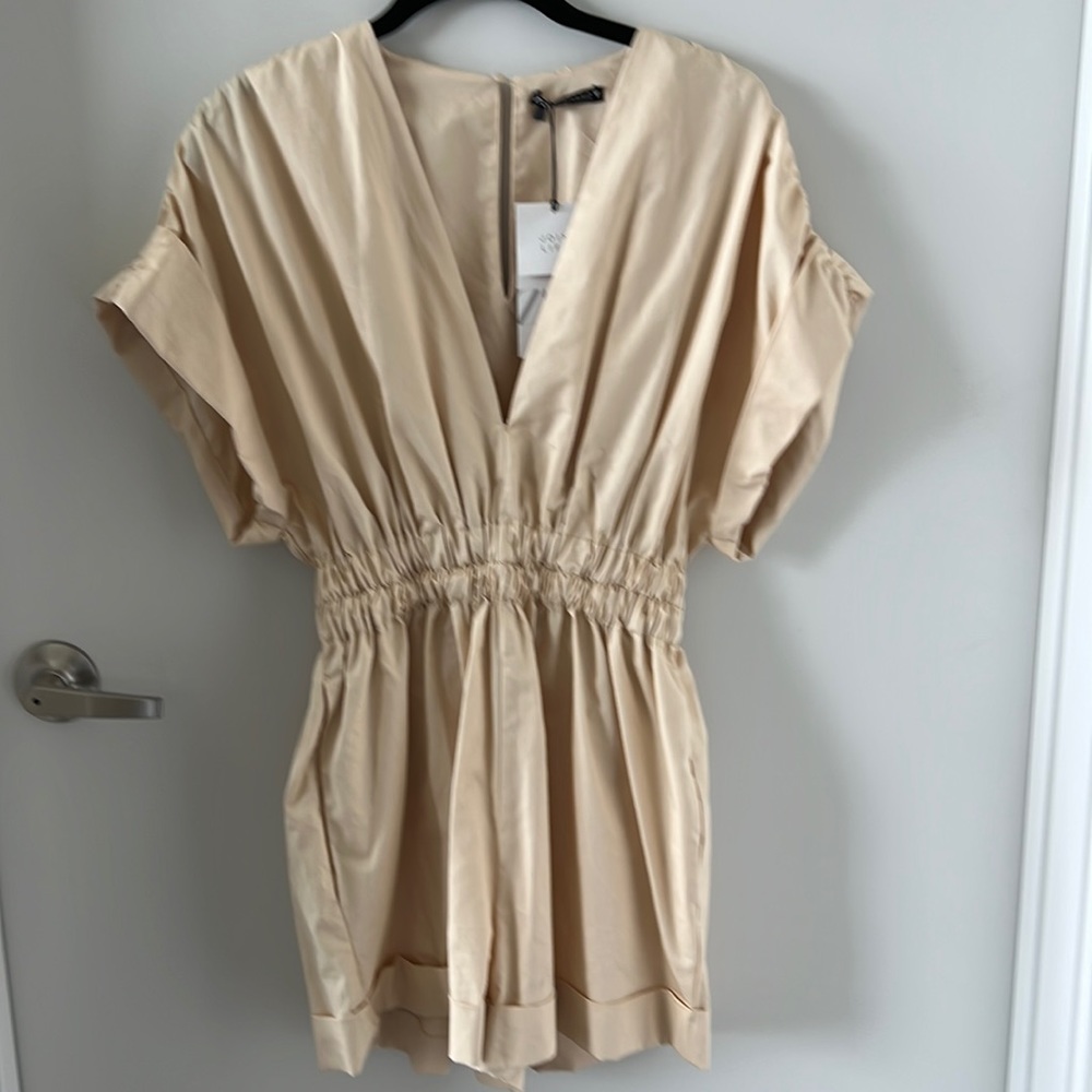 ✨NWT✨ Zara Low Vneck Romper